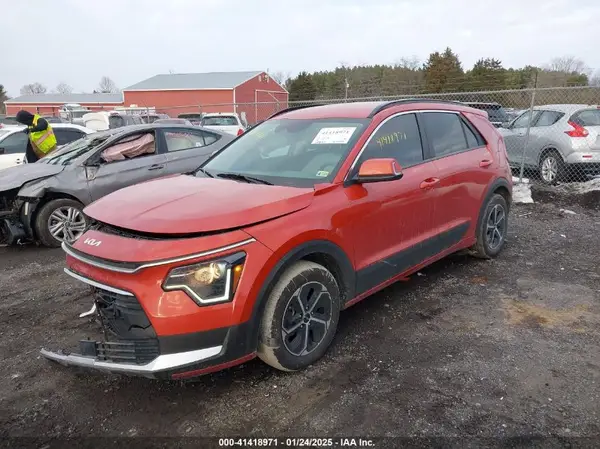 KNDCR3LE9P5098440 2023 KIA NIRO - Image 2