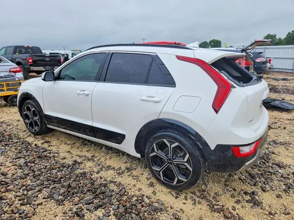 KNDCR3LE9P5110991 2023 KIA NIRO - Image 2