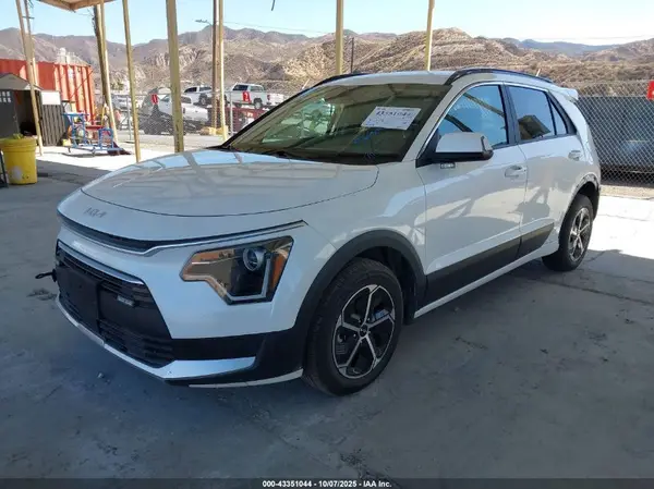 KNDCR3LE9R5158400 2024 KIA NIRO - Image 2