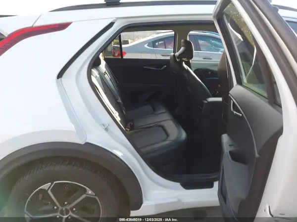 KNDCR3LEXP5049182 2023 KIA NIRO - Image 8