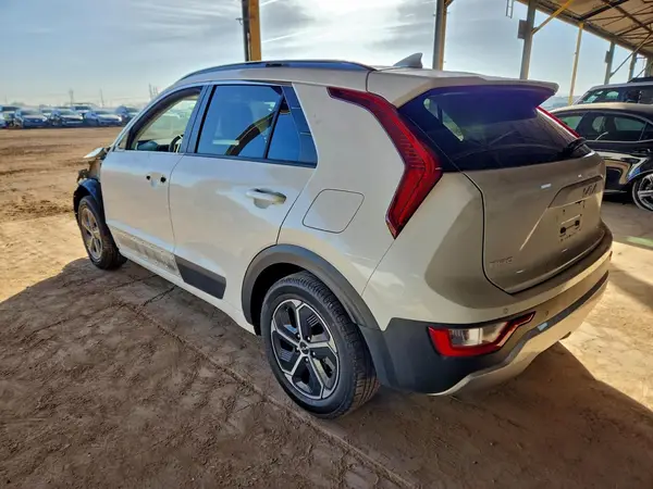 KNDCR3LEXP5050641 2023 KIA NIRO - Image 2