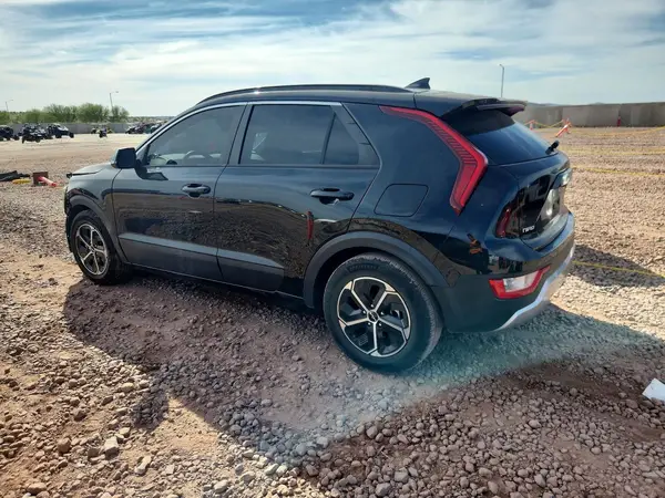 KNDCR3LEXP5057072 2023 KIA NIRO - Image 2