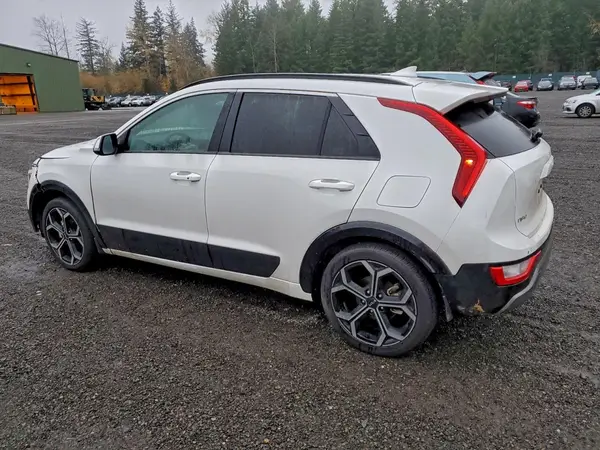 KNDCR3LEXP5077385 2023 KIA NIRO - Image 2