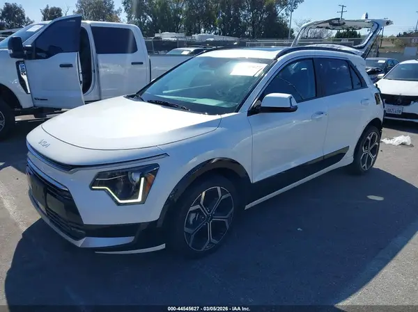 KNDCR3LEXP5098799 2023 KIA NIRO - Image 2