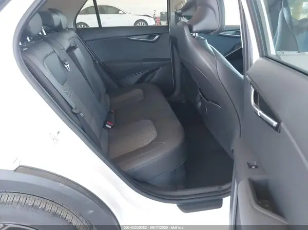 KNDCR3LEXP5111857 2023 KIA NIRO - Image 8