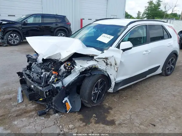 KNDCR3LEXS5252095 2025 KIA NIRO - Image 2