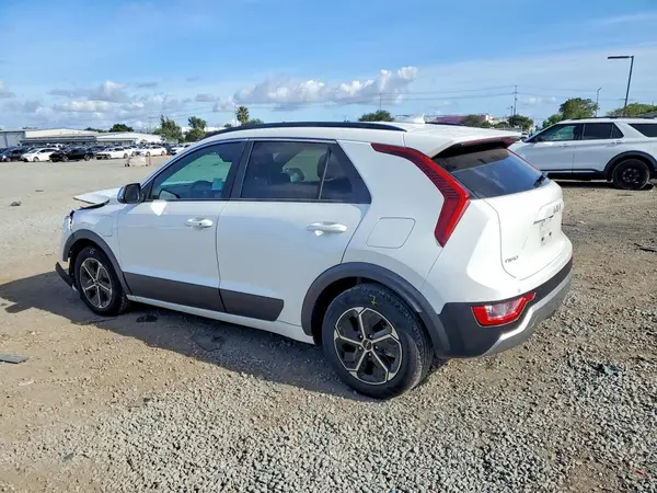 KNDCS3LF1P5063694 2023 KIA NIRO - Image 2