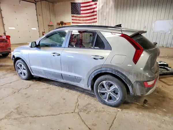 KNDCS3LF1P5109377 2023 KIA NIRO - Image 2