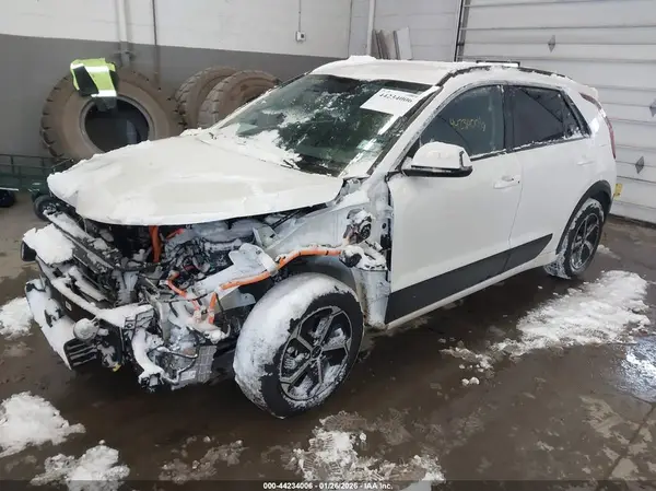 KNDCS3LF1S5290909 2025 KIA NIRO - Image 2