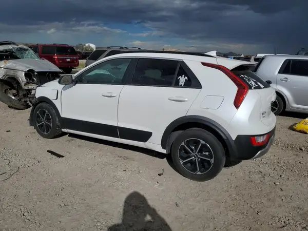 KNDCS3LF2P5044118 2023 KIA NIRO - Image 2