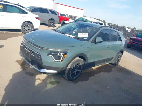 KNDCS3LF2P5054079 2023 KIA NIRO - Image 2