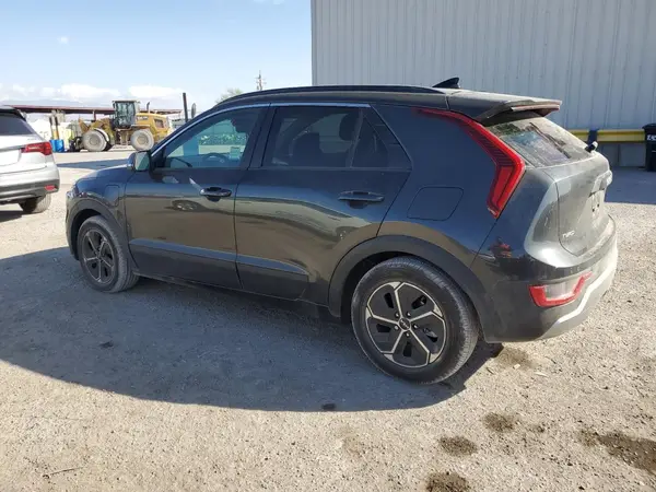 KNDCS3LF2P5055796 2023 KIA NIRO - Image 2