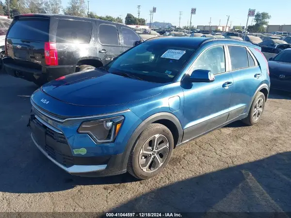 KNDCS3LF2P5066068 2023 KIA NIRO - Image 2