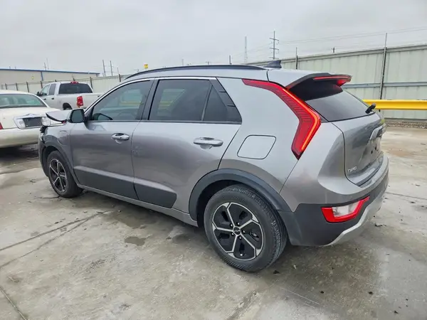 KNDCS3LF2P5077152 2023 KIA NIRO - Image 2