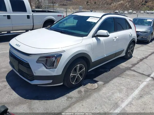 KNDCS3LF3R5124787 2024 KIA NIRO - Image 2