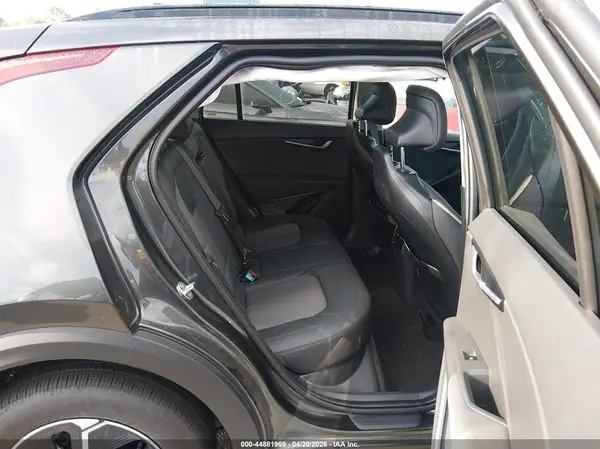 KNDCS3LF3S5309850 2025 KIA NIRO - Image 8