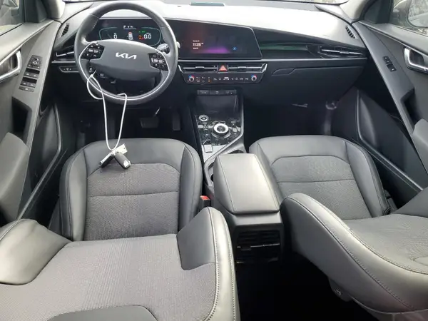 KNDCS3LF4P5071904 2023 KIA NIRO - Image 8