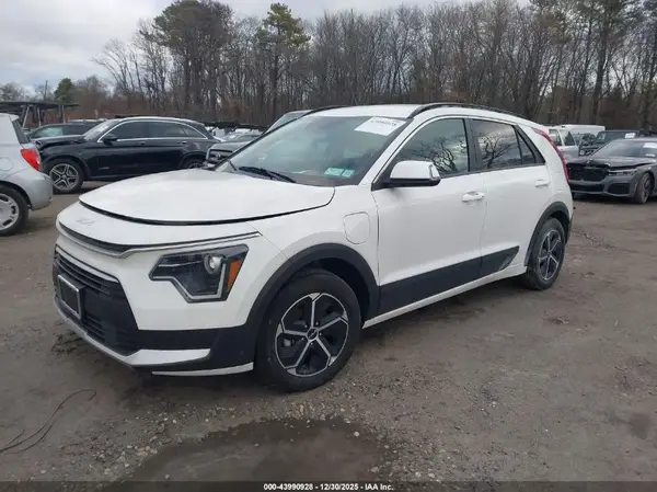 KNDCS3LF4R5183170 2024 KIA NIRO - Image 2