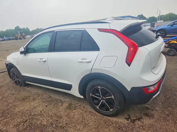 KNDCS3LF4R5200887 2024 KIA NIRO - Image 2