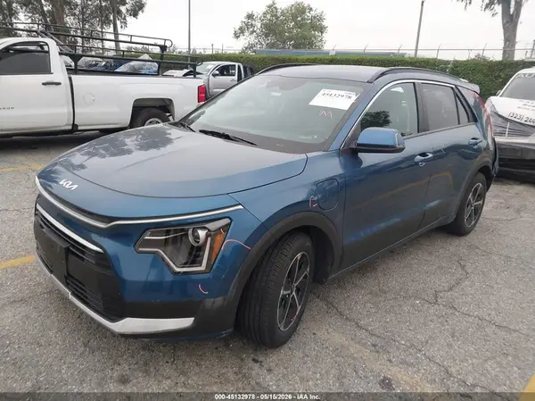 KNDCS3LF5P5063682 2023 KIA NIRO - Image 2
