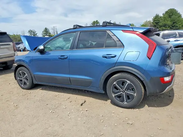 KNDCS3LF6P5054084 2023 KIA NIRO - Image 2