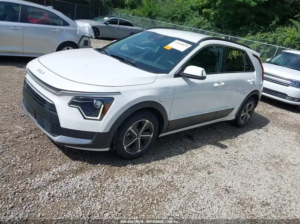 KNDCS3LF6P5077512 2023 KIA NIRO - Image 2