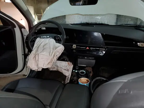 KNDCS3LF7P5113109 2023 KIA NIRO - Image 8