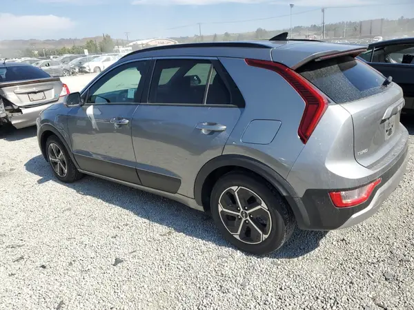 KNDCS3LF8P5048996 2023 KIA NIRO - Image 2