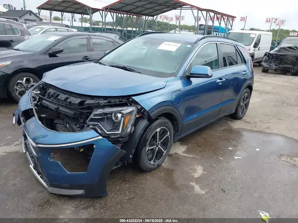 KNDCS3LF8P5054085 2023 KIA NIRO - Image 2