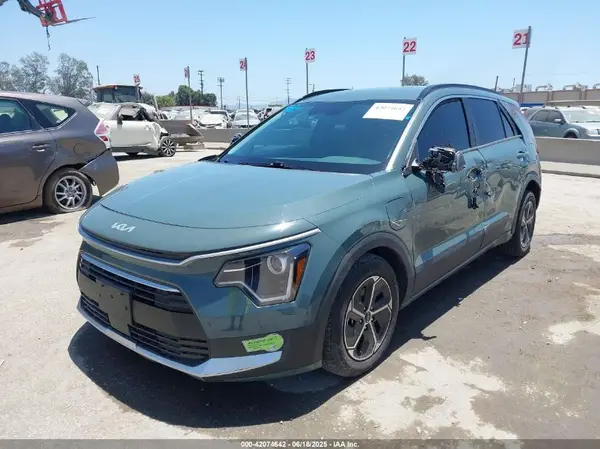 KNDCS3LF8P5055754 2023 KIA NIRO - Image 2