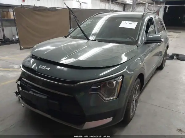 KNDCS3LF8P5064485 2023 KIA NIRO - Image 2