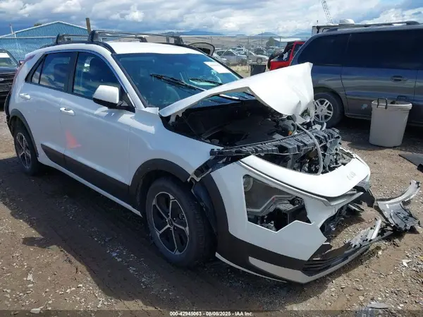 KNDCS3LF8R5124736 2024 KIA NIRO - Image 1