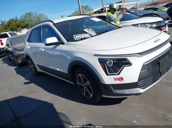 KNDCS3LF8S5235888 2025 KIA NIRO - Image 1