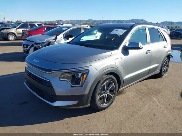 KNDCS3LFXP5048949 2023 KIA NIRO - Image 2