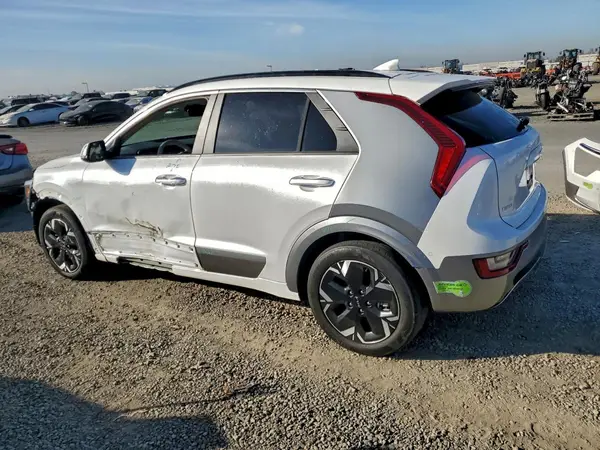 KNDCT3L11P5015646 2023 KIA NIRO - Image 2