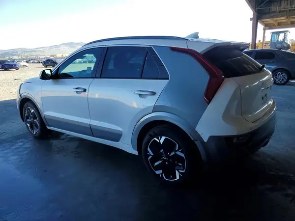 KNDCT3L11P5018255 2023 KIA NIRO - Image 2