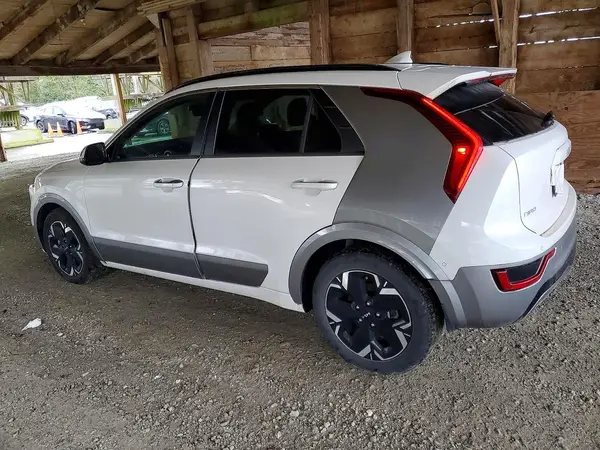 KNDCT3L12P5014134 2023 KIA NIRO - Image 2