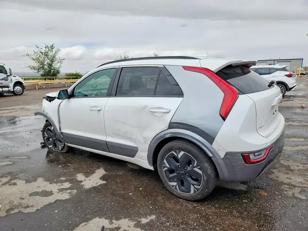 KNDCT3L12P5042533 2023 KIA NIRO - Image 2