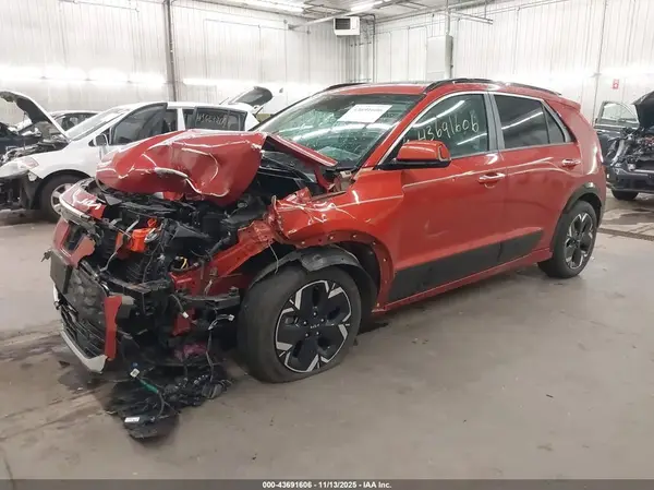 KNDCT3L13P5034957 2023 KIA NIRO - Image 2