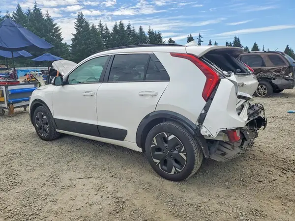 KNDCT3L14P5013714 2023 KIA NIRO - Image 2