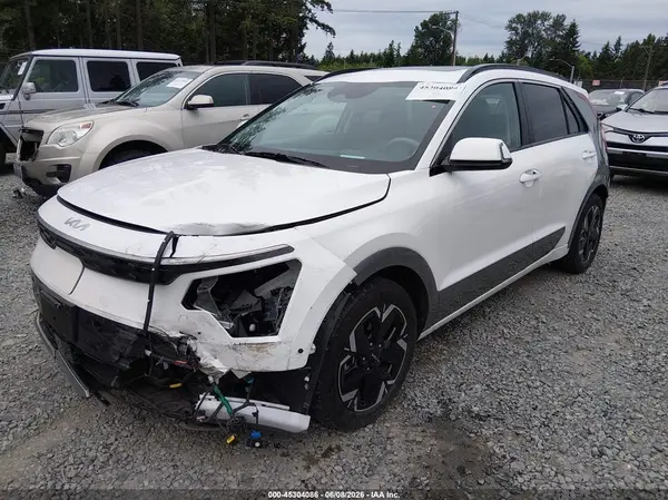 KNDCT3L14P5019982 2023 KIA NIRO - Image 2
