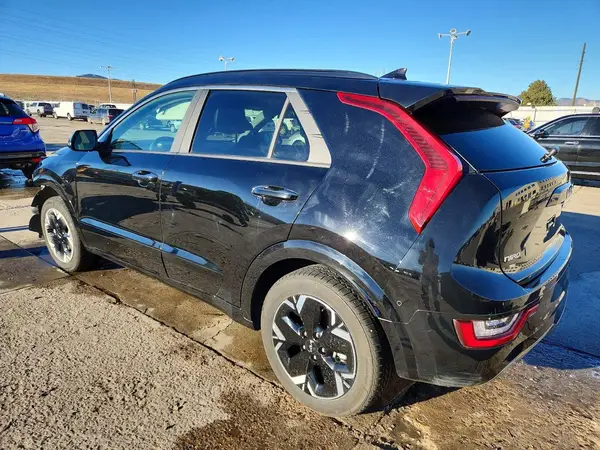 KNDCT3L14R5081742 2024 KIA NIRO - Image 2