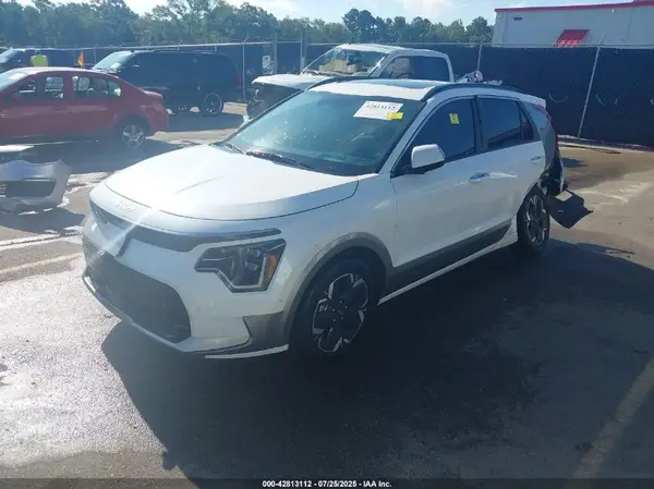 KNDCT3L15P5016623 2023 KIA NIRO - Image 2