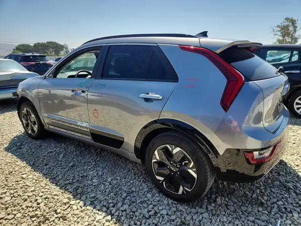 KNDCT3L15P5069192 2023 KIA NIRO - Image 2
