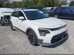 KNDCT3L16P5014976 2023 KIA NIRO