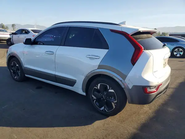 KNDCT3L16P5015447 2023 KIA NIRO - Image 2