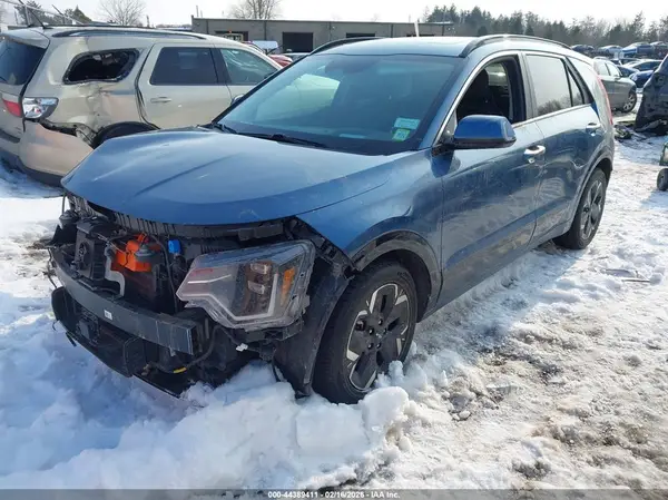 KNDCT3L16P5060999 2023 KIA NIRO - Image 2