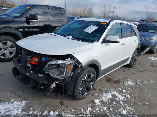 KNDCT3L18P5019998 2023 KIA NIRO - Image 2
