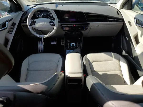 KNDCT3L18P5022349 2023 KIA NIRO - Image 8