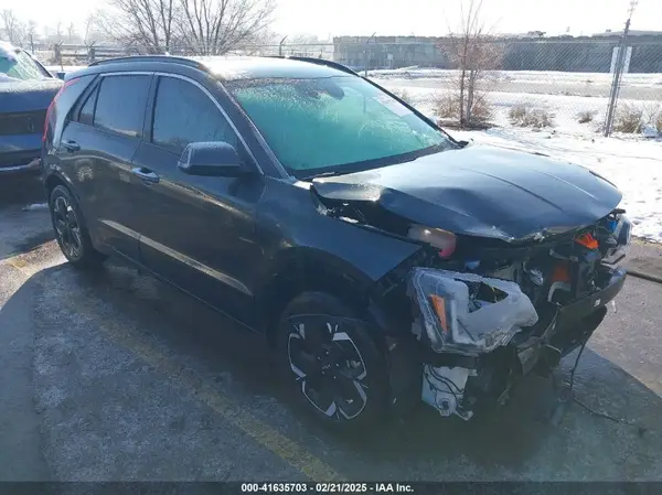 KNDCT3L18P5031858 2023 KIA NIRO - Image 1